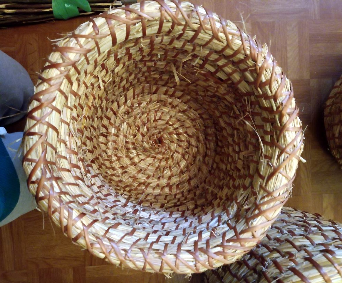 Тут бачна дадатковы, узмацняючы сплёт вянца.