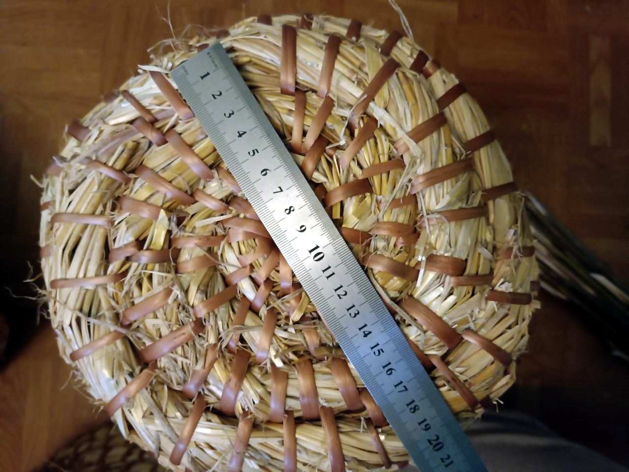 Дах кушкі да скруглення. Скругленне тут даволі рэзкае